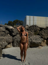 Load image into Gallery viewer, Nero - Halter Top
